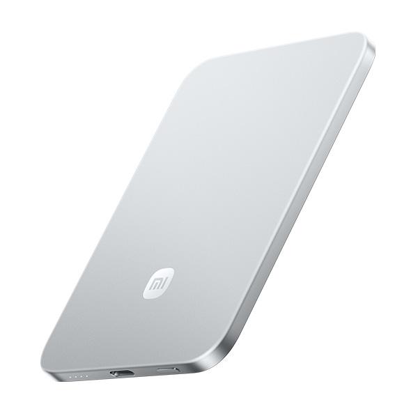 סוללת גיבוי מגנטית אולטרה דקה דגם Xiaomi UltraThin Magnetic Power Bank 5000mAh 15W בצבע כסוף — מבט קדמי
